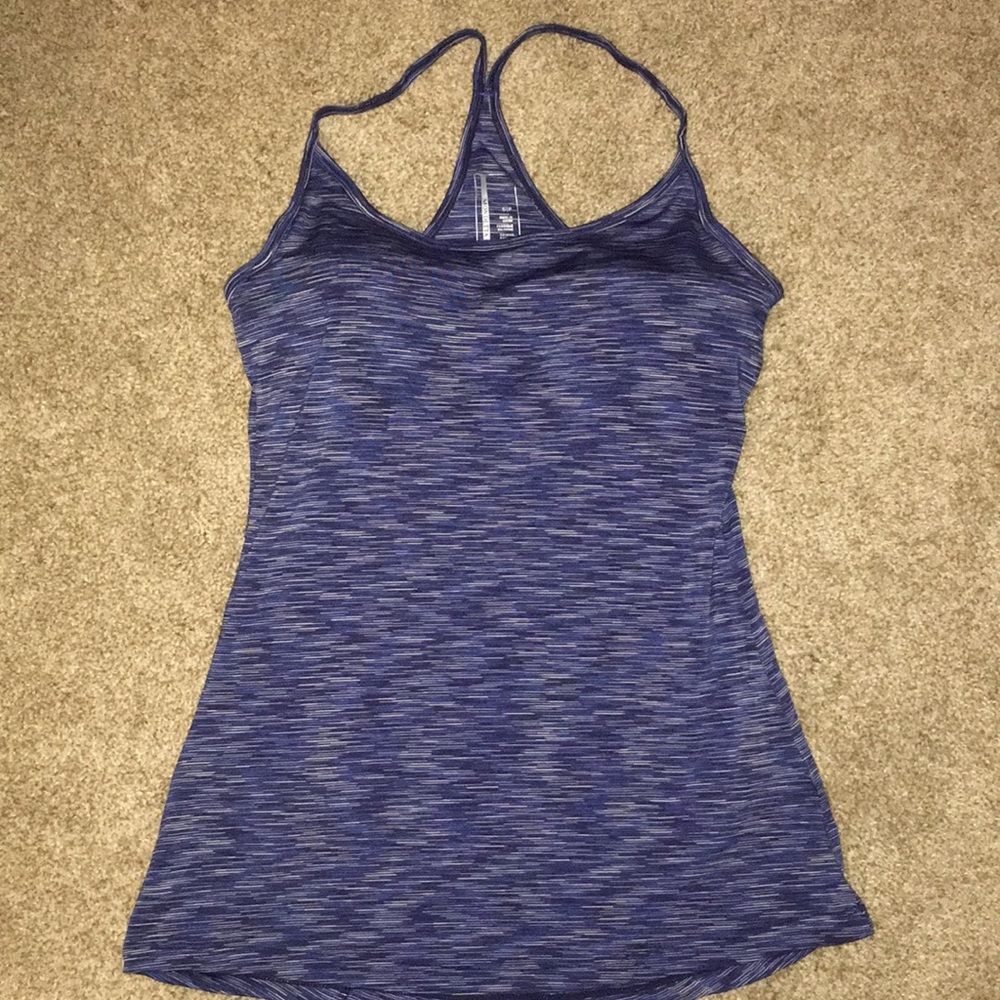 Sports top with bra pads
